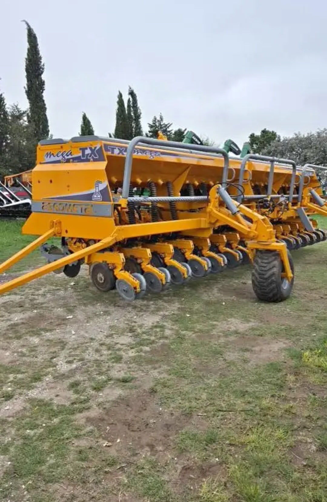 VENDO SEMBRADORA TX MEGA AGROMETAL