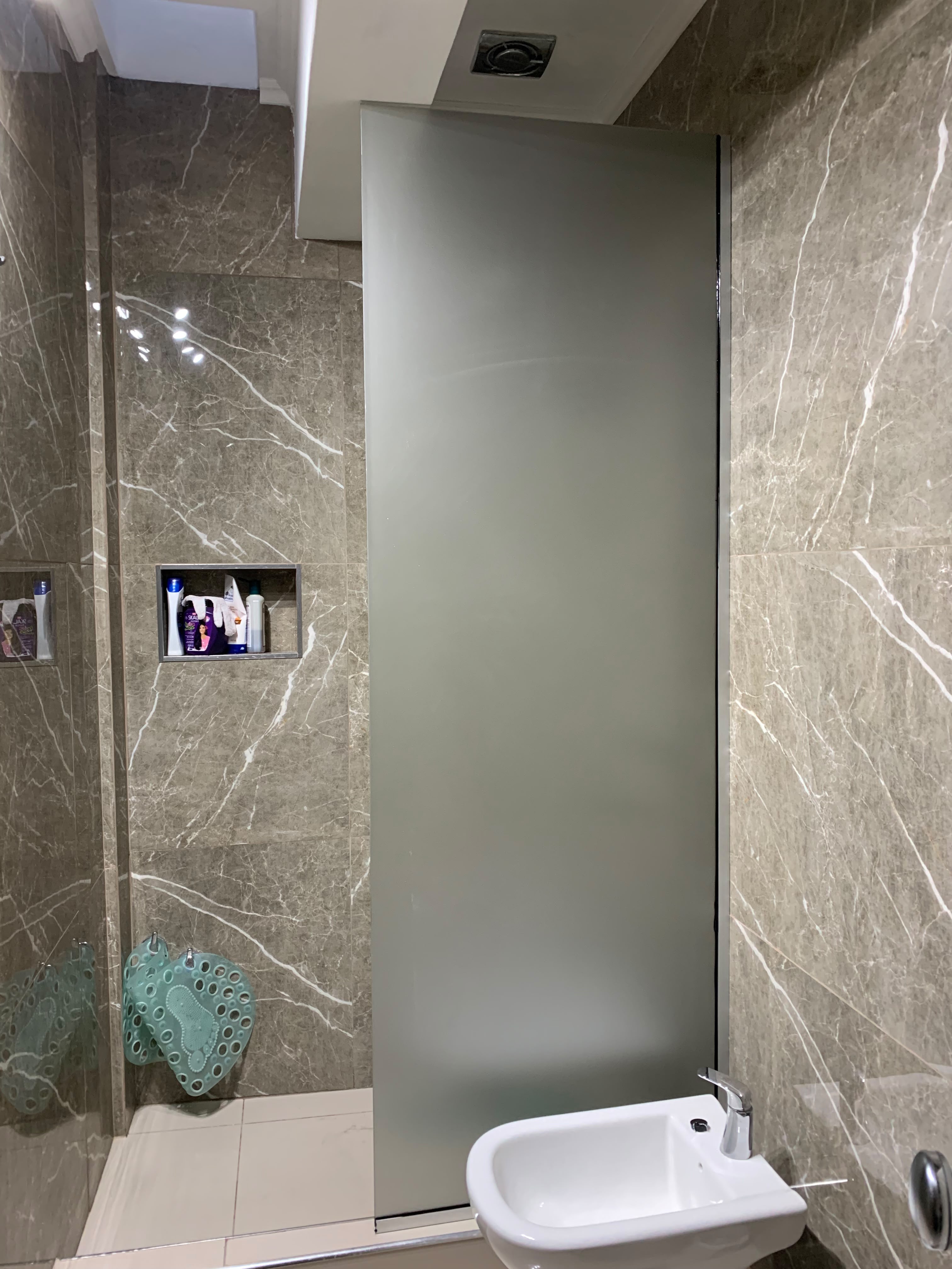 Mampara de baño fija