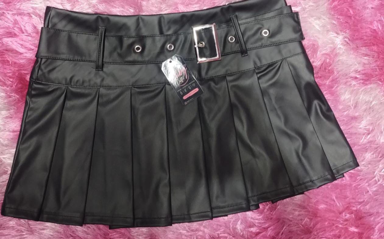 Falda Negra Plisada — Ruby Outfit