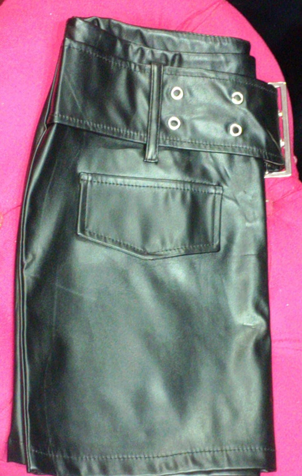 Falda Negra de Cuero Sintético — Ruby Outfit